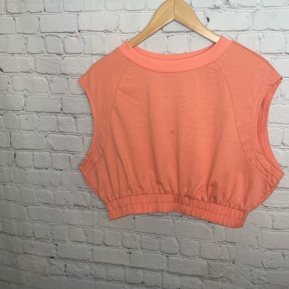 Crop Sleeveless Causal Fitted Top Size: X-Large - Picture 2 of 9